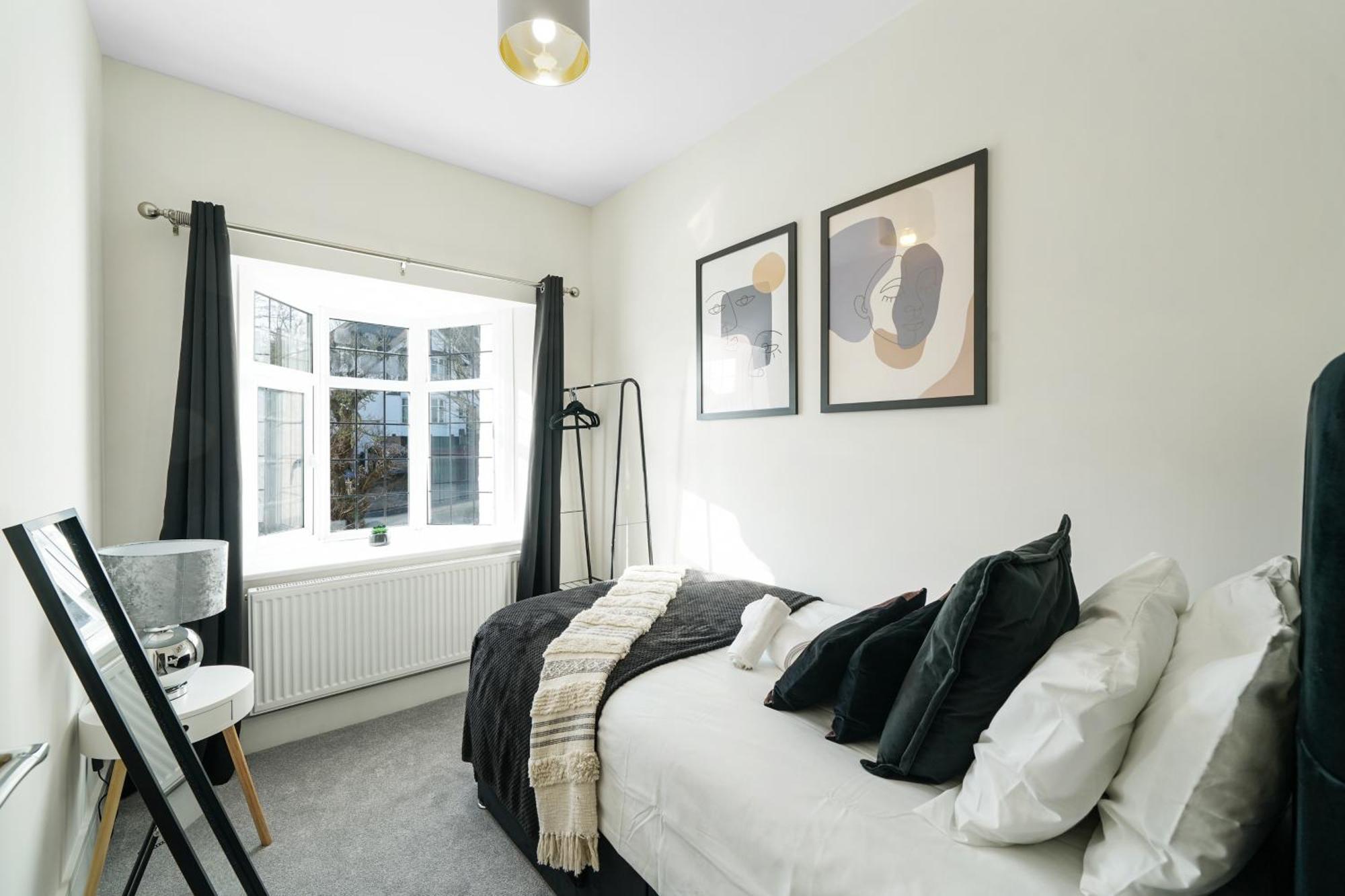 Vakantiehuis Luxurious House In Wembley - Garden