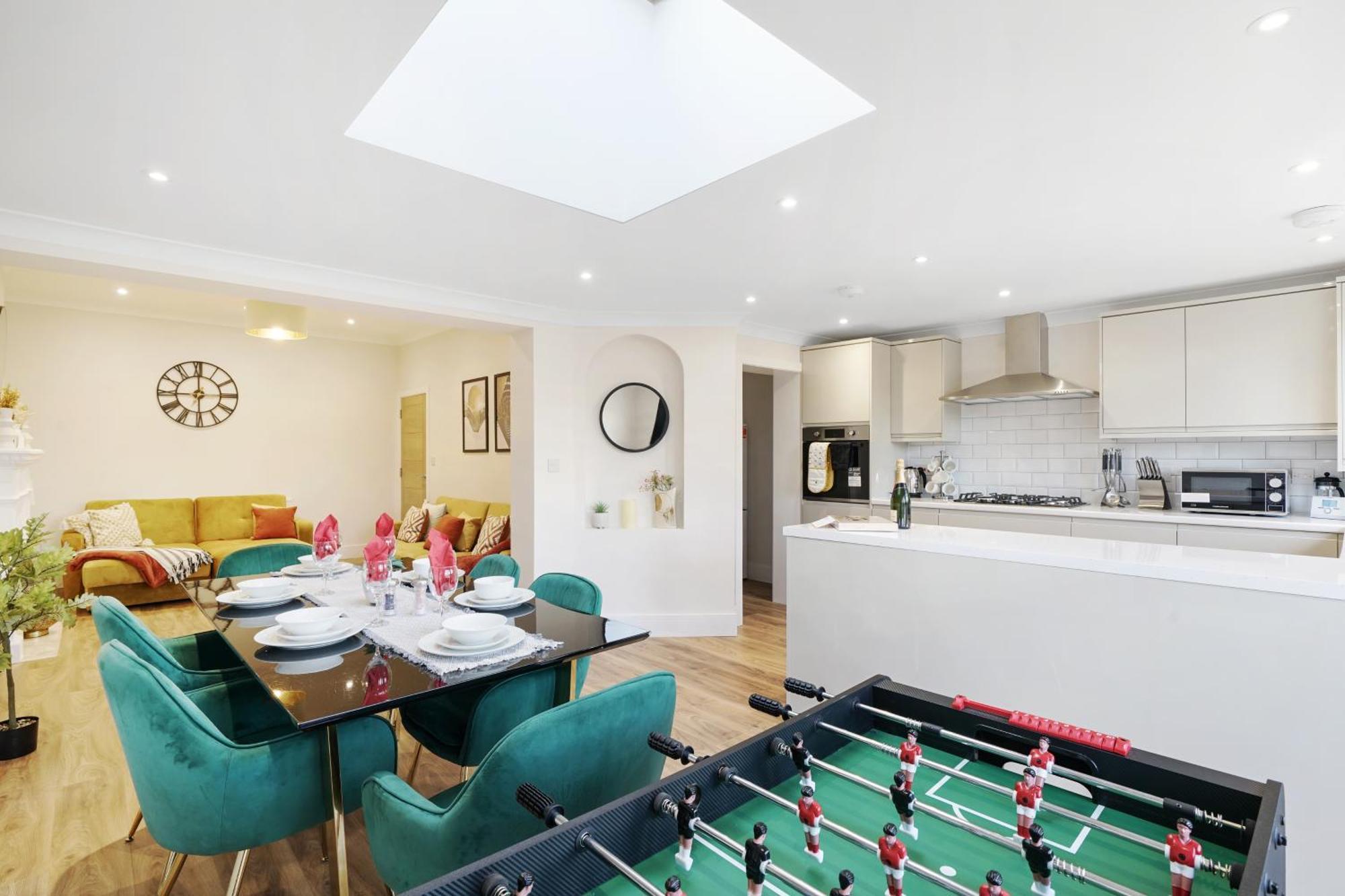Vakantiehuis Luxurious House In Wembley - Garden Londen