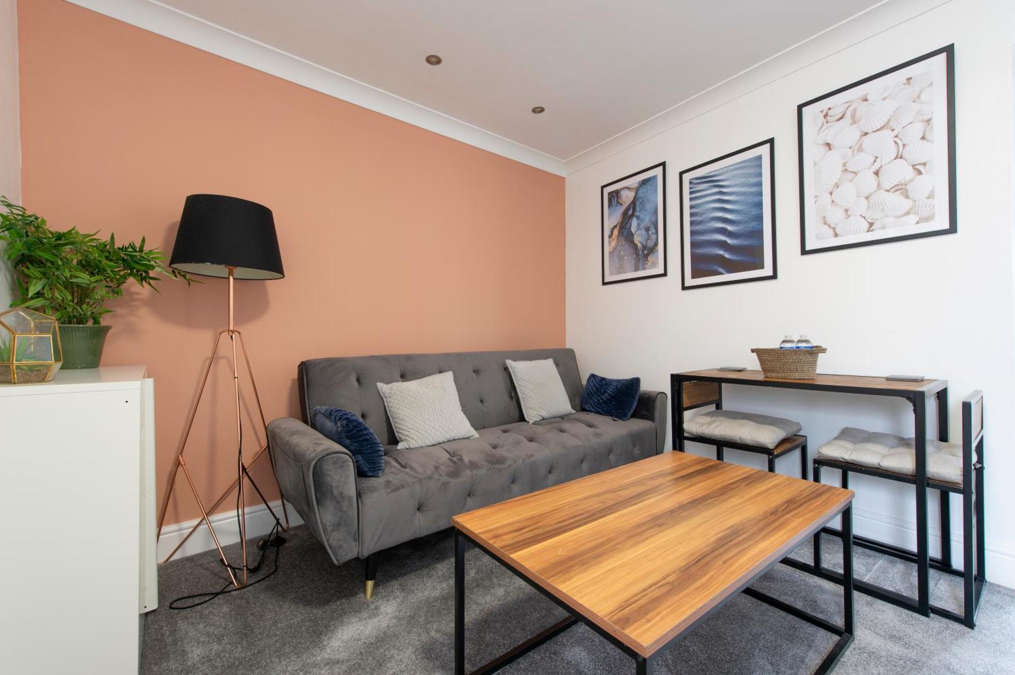 Readily Available Cosy For Contractors And Short Term Let * London