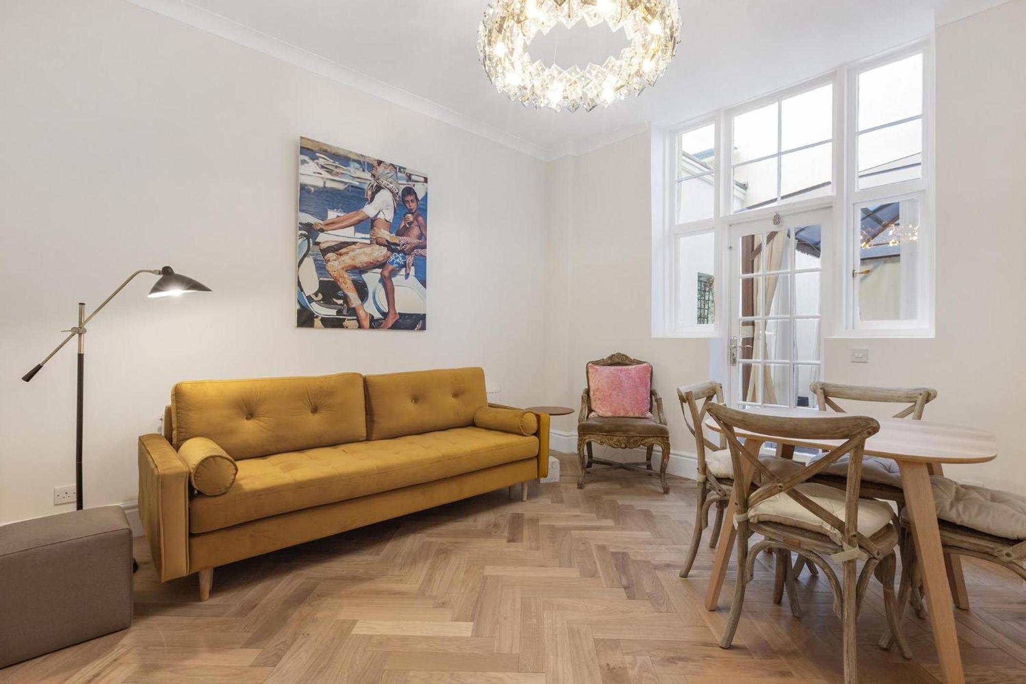 Stylish Kensington Courtyard Leilighet London