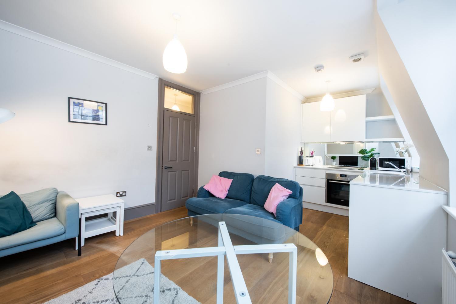 2bed Cosy Flat In Vibrant Fitzrovia Apartment