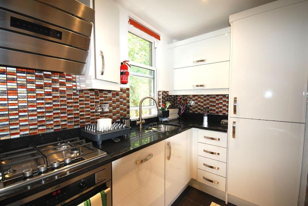 Clifton - Luxury 1 Bed Flat - 1 Min Walk To Tube * Londen