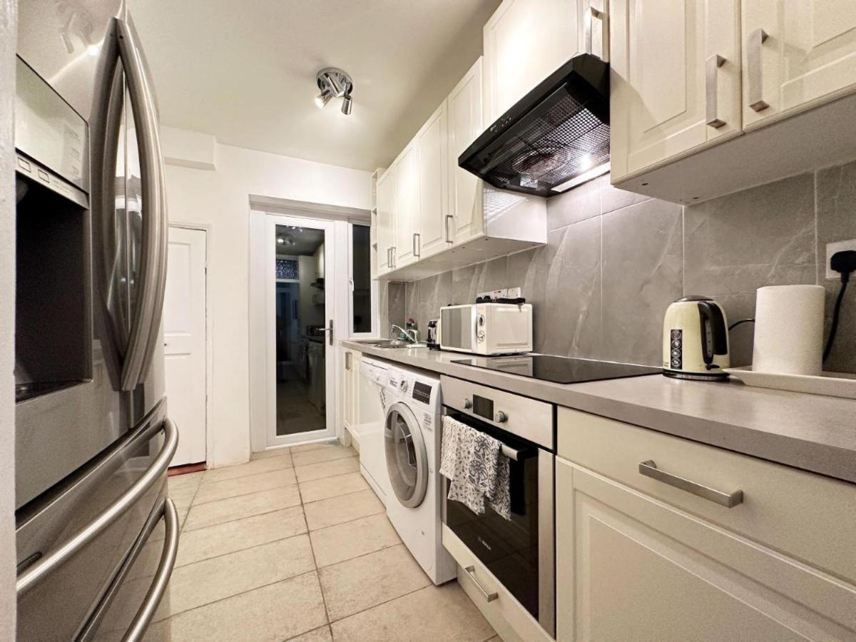 Charming 3-bedroom Family London