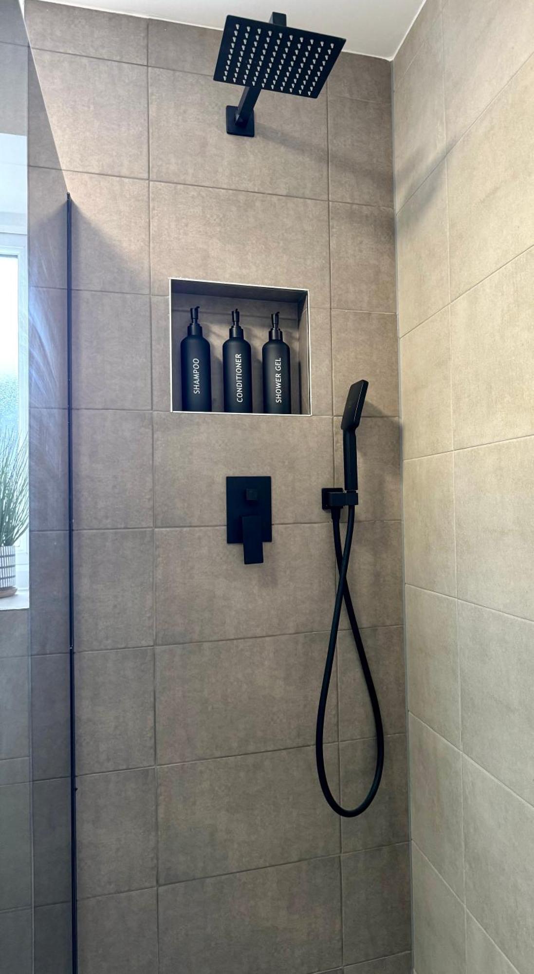 5 Star - Stylish 2 Bed In -excel, Airport Ferienhaus *