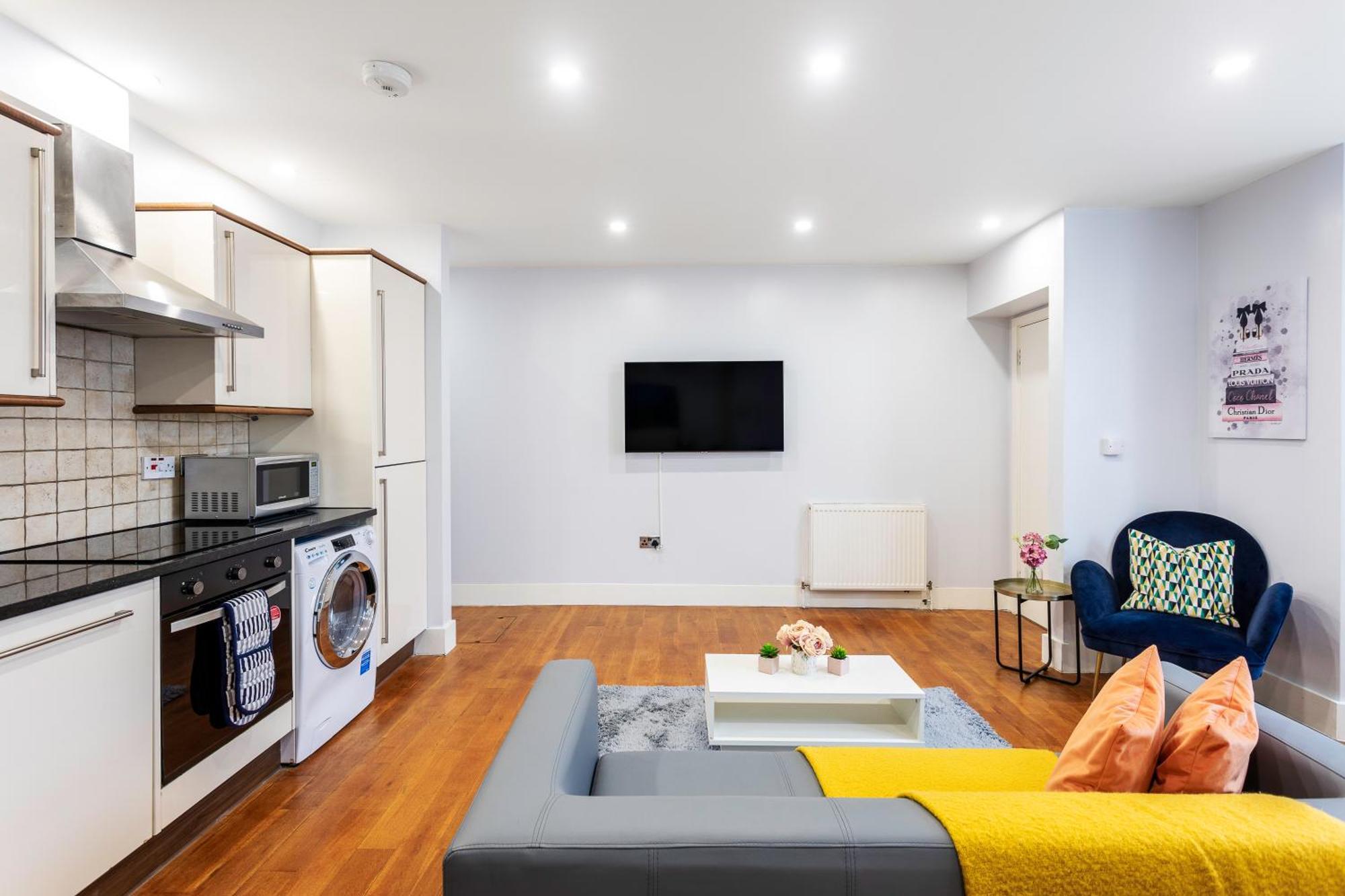 Bright Clapham Apartment London