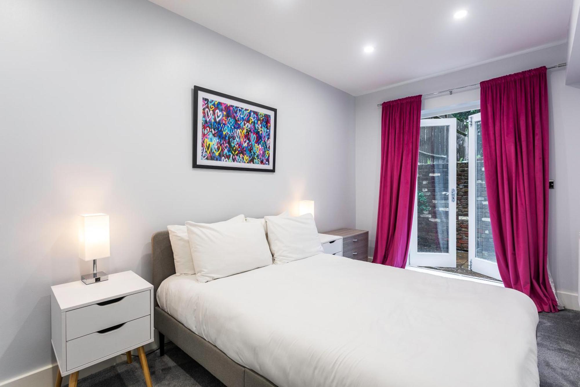 Bright Clapham Apartment London