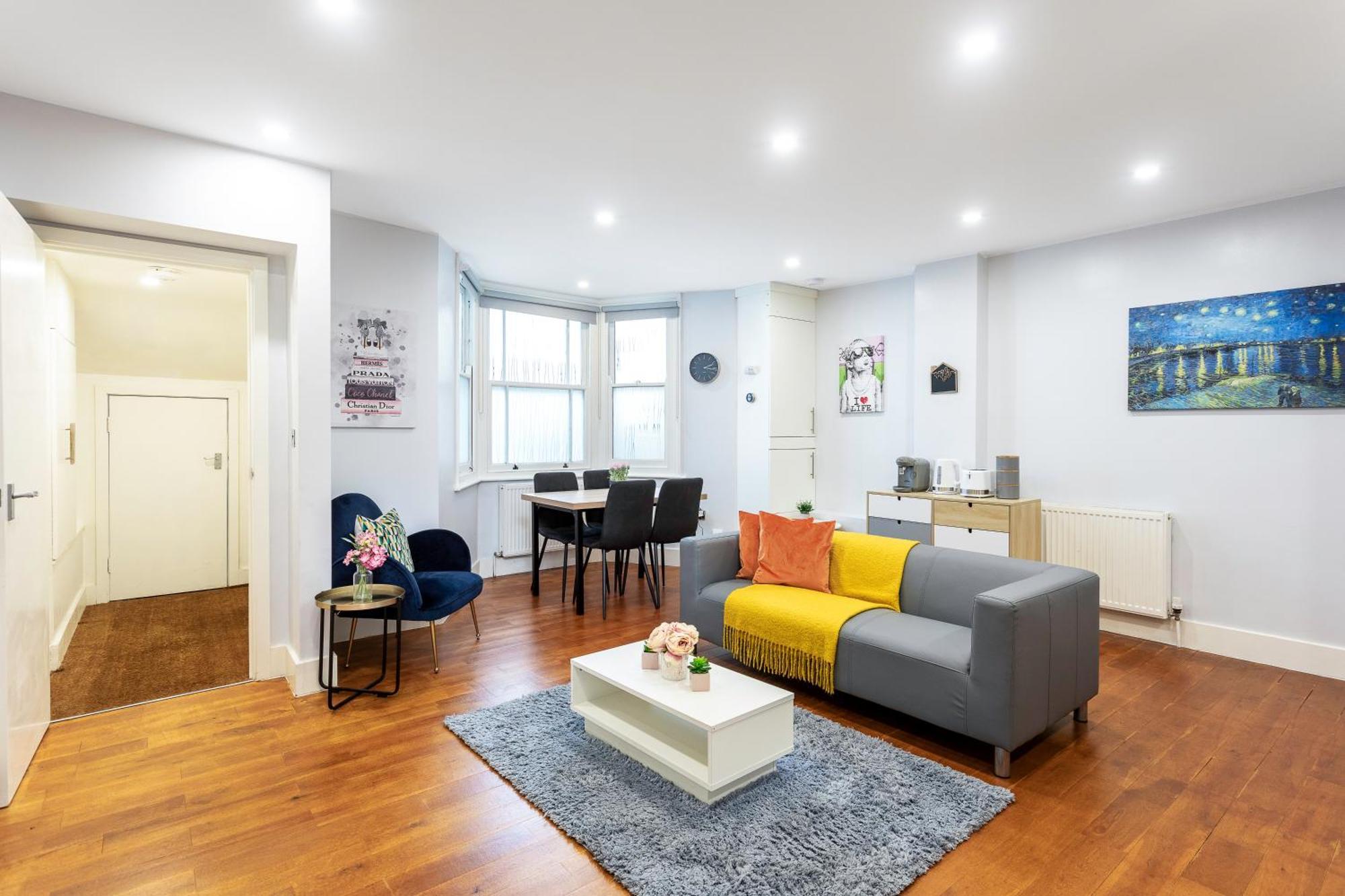 Bright Clapham Apartment