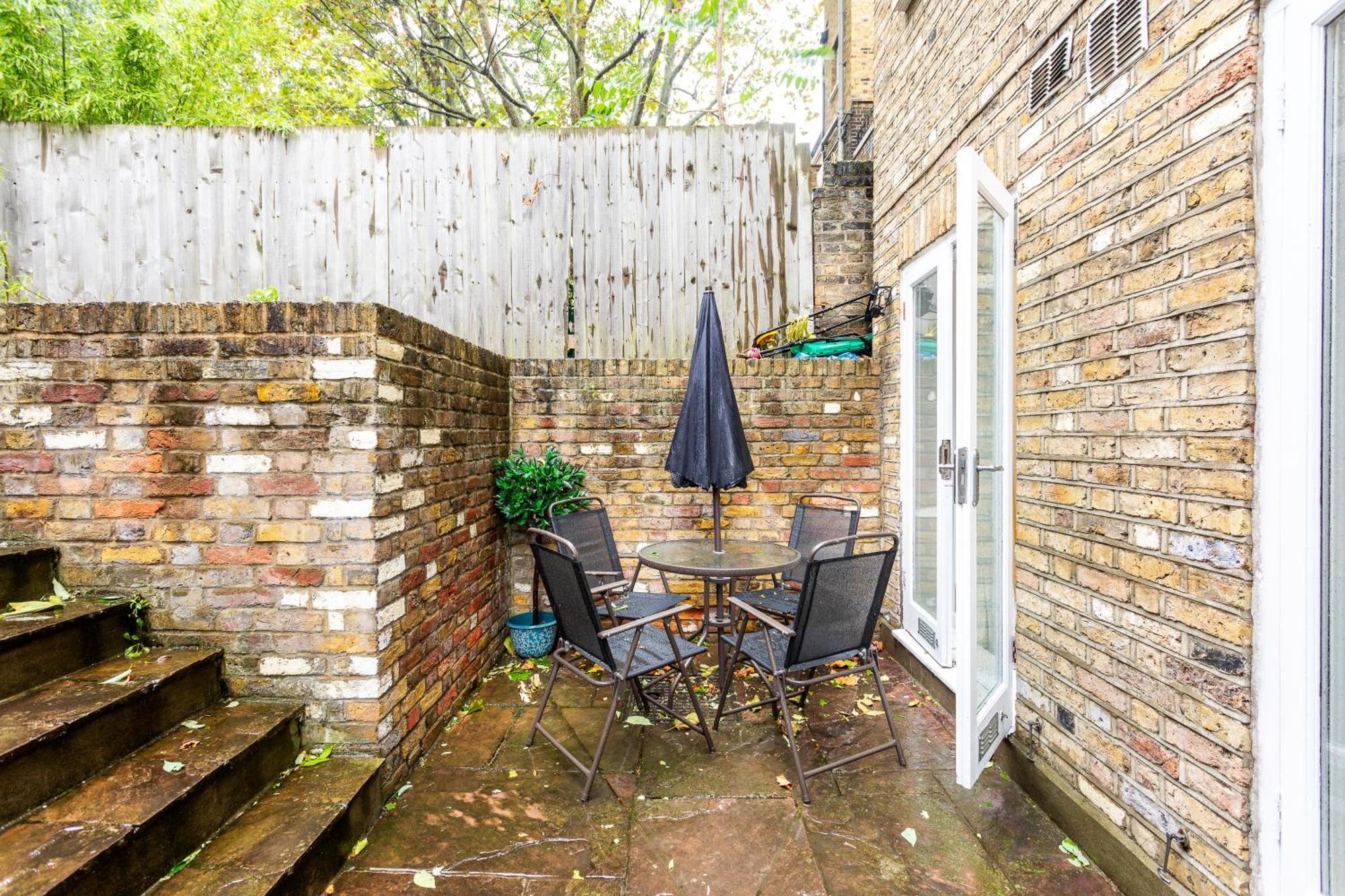 Bright Clapham Apartment London