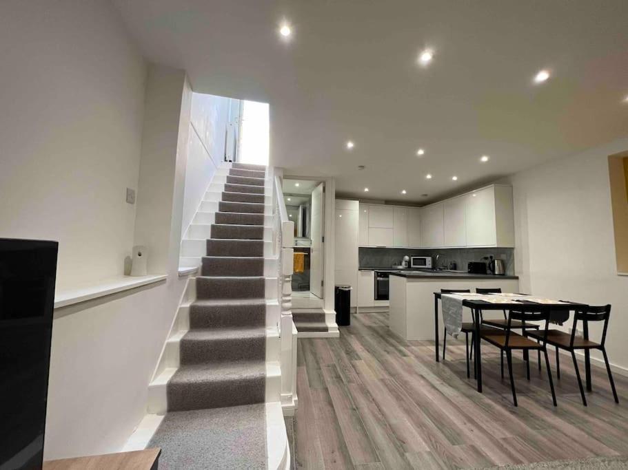 Apartment Stunning 3br Maisonette In Brixton *