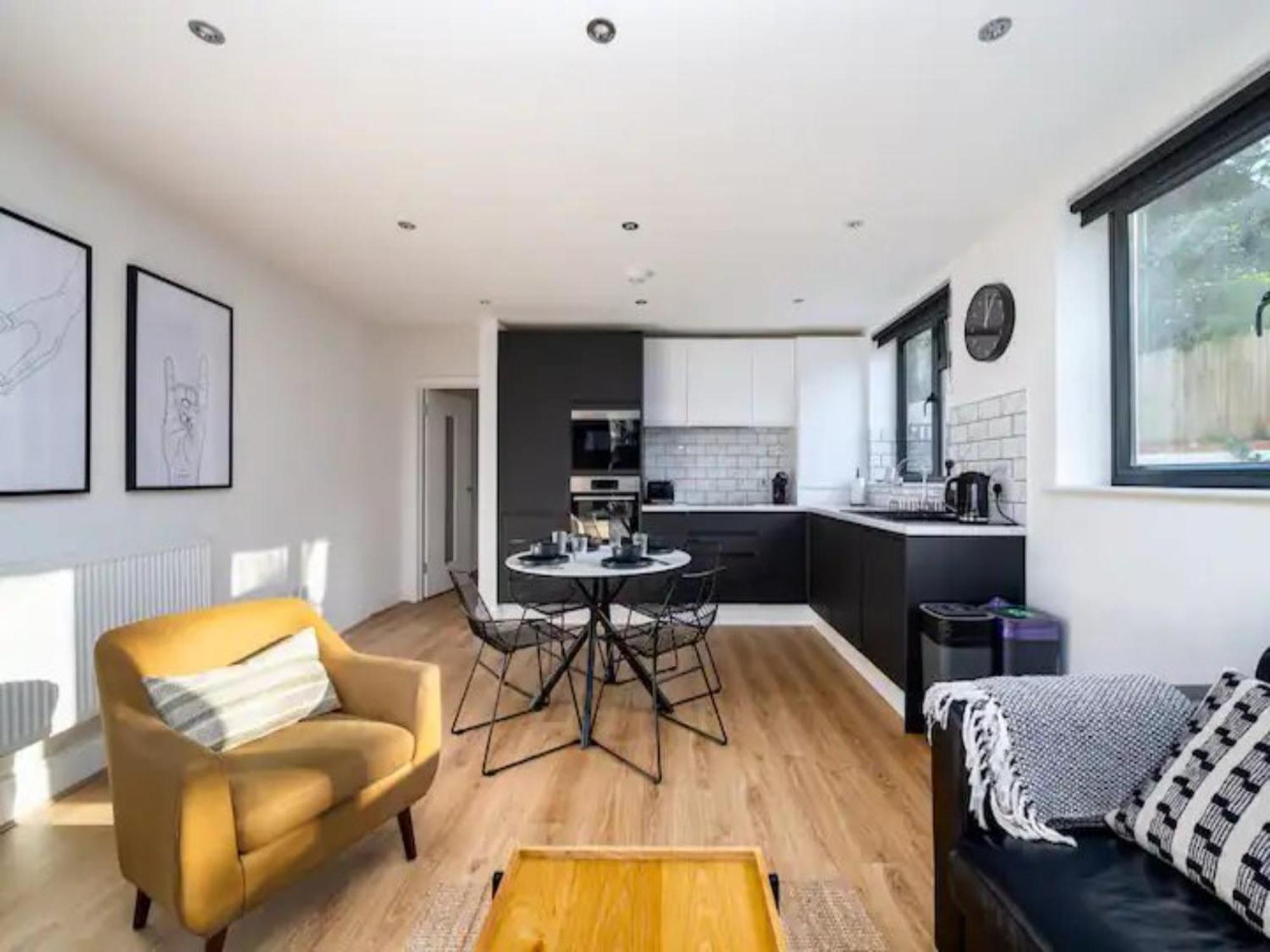 Pass The Keys Modern And Bright Minutes From Londen