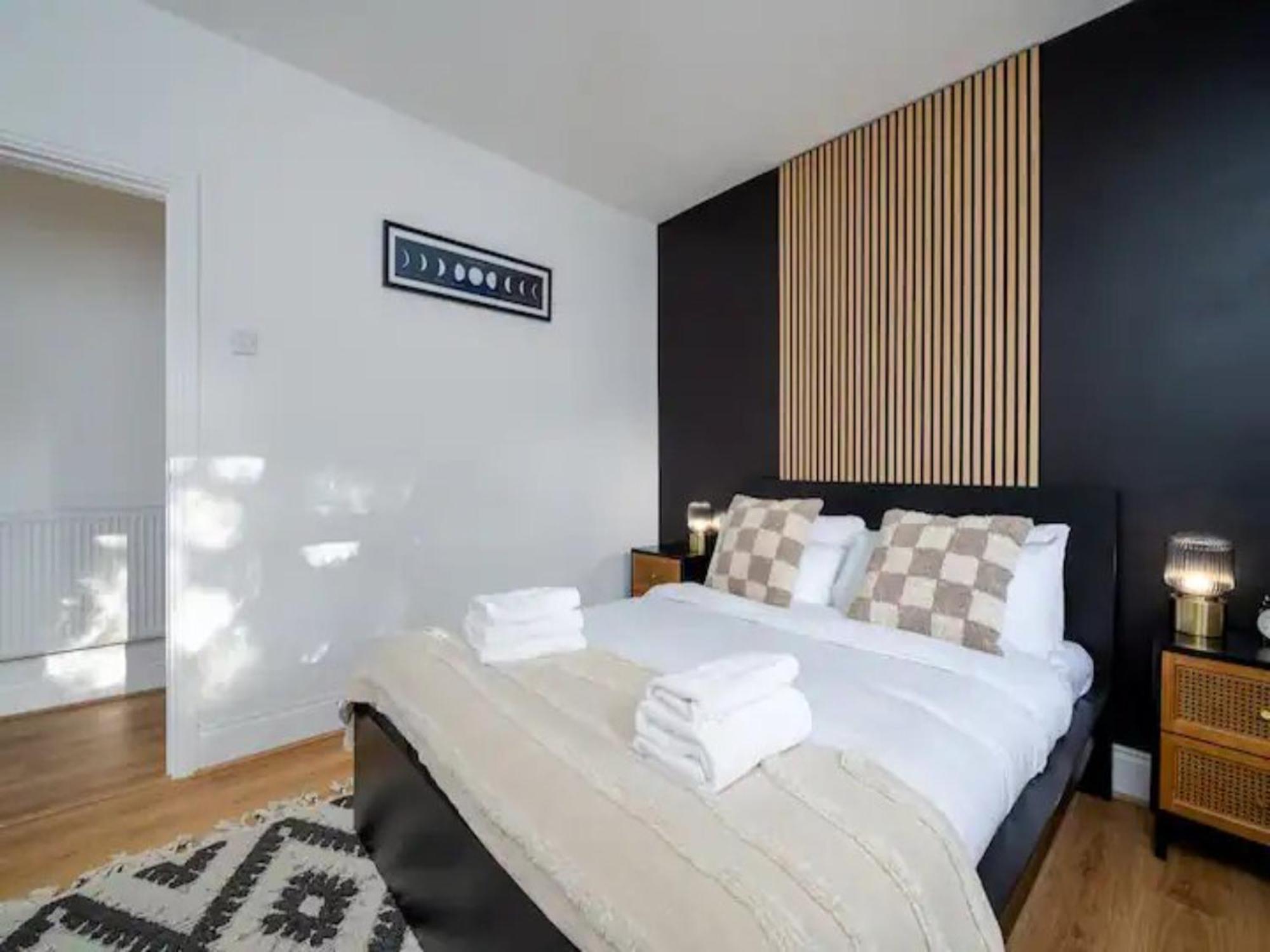 Pass The Keys Modern And Bright Minutes From Appartement *