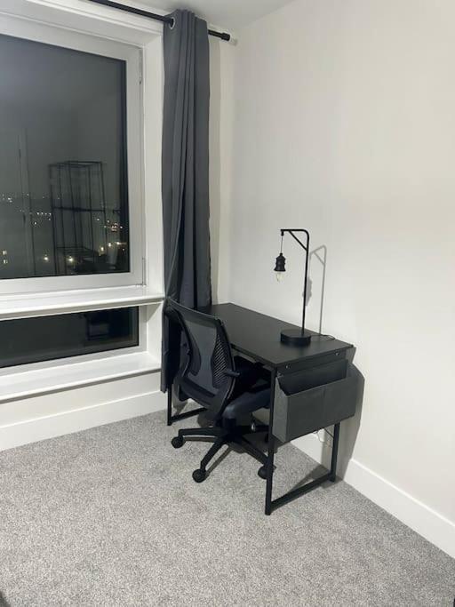 Cosy, Comfy 2 Bed Canary Wharf Appartement Londen