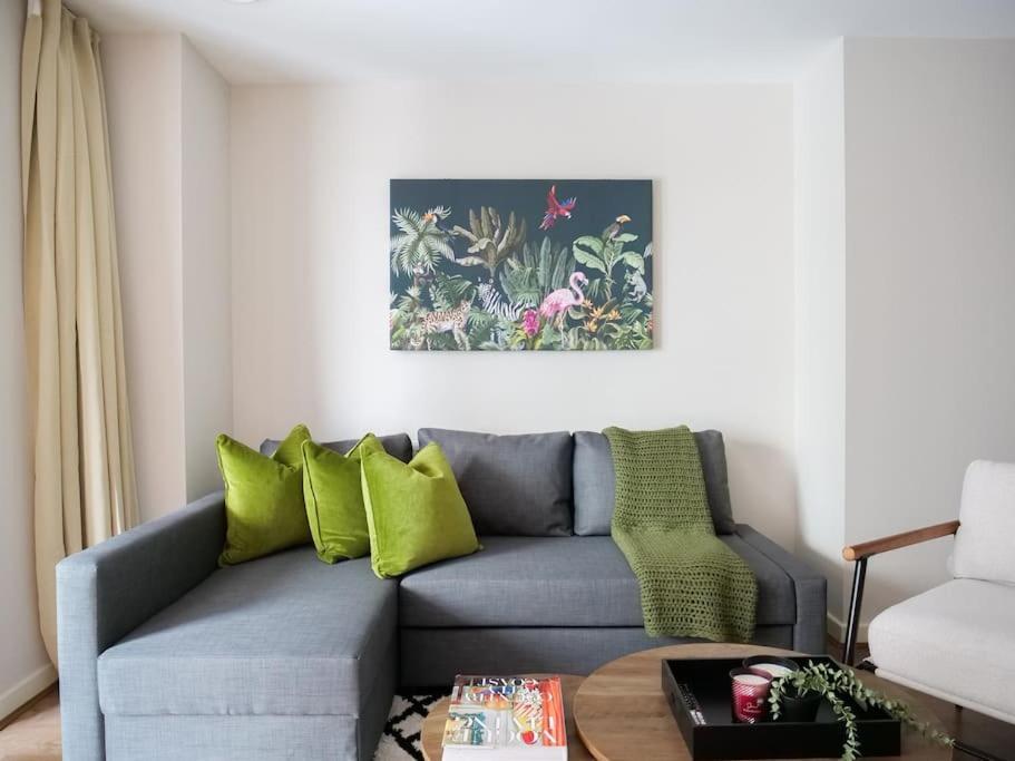 Appartement Stylish Urban Sanctuary With Parking *