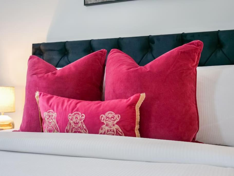Stylish Urban Sanctuary With Parking Appartement