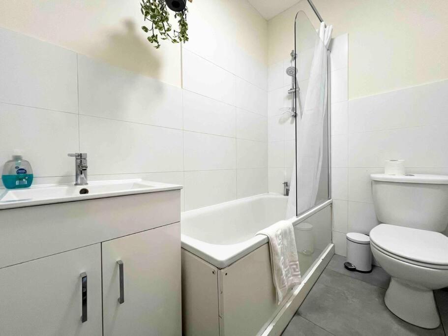 4 Bed Apartment- Archway Station Apartamento *