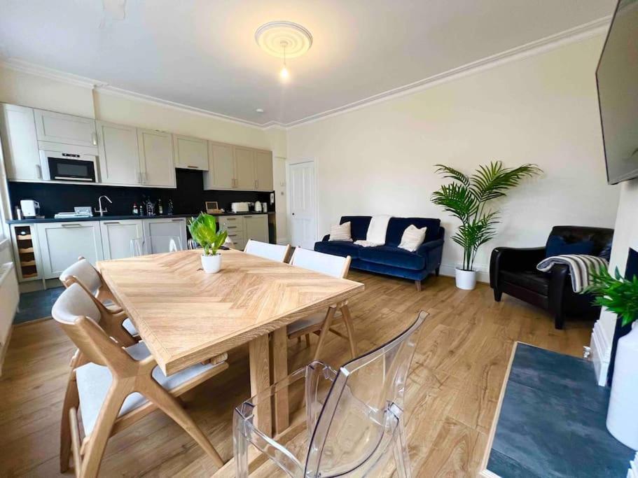 4 Bed Apartment- Archway Station * Londres