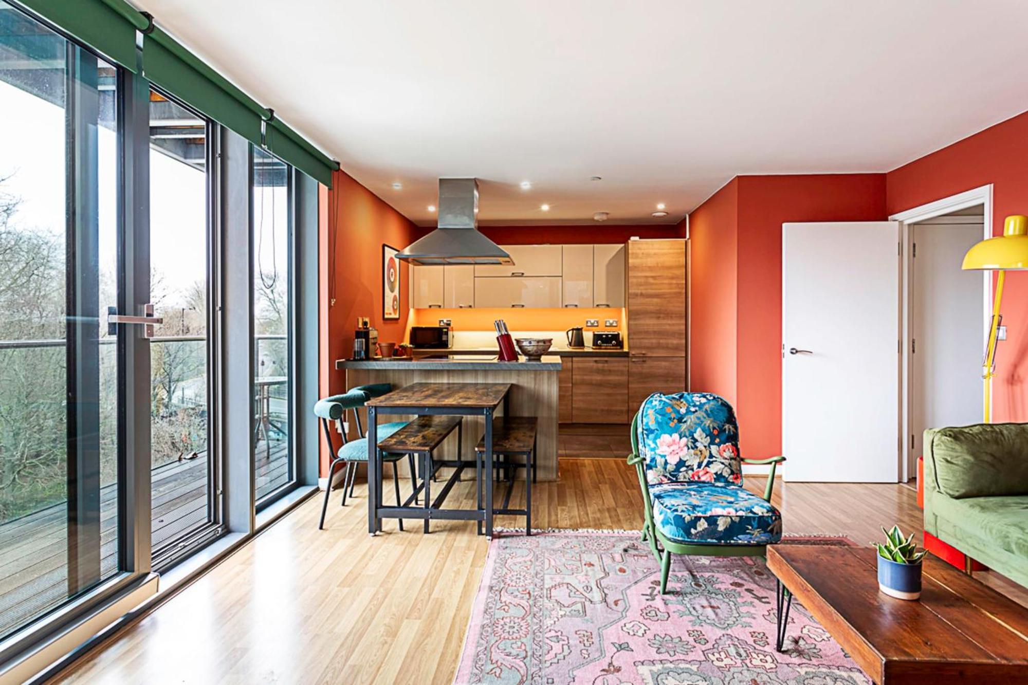 Vibrant And Modern With Canal Views * Londen