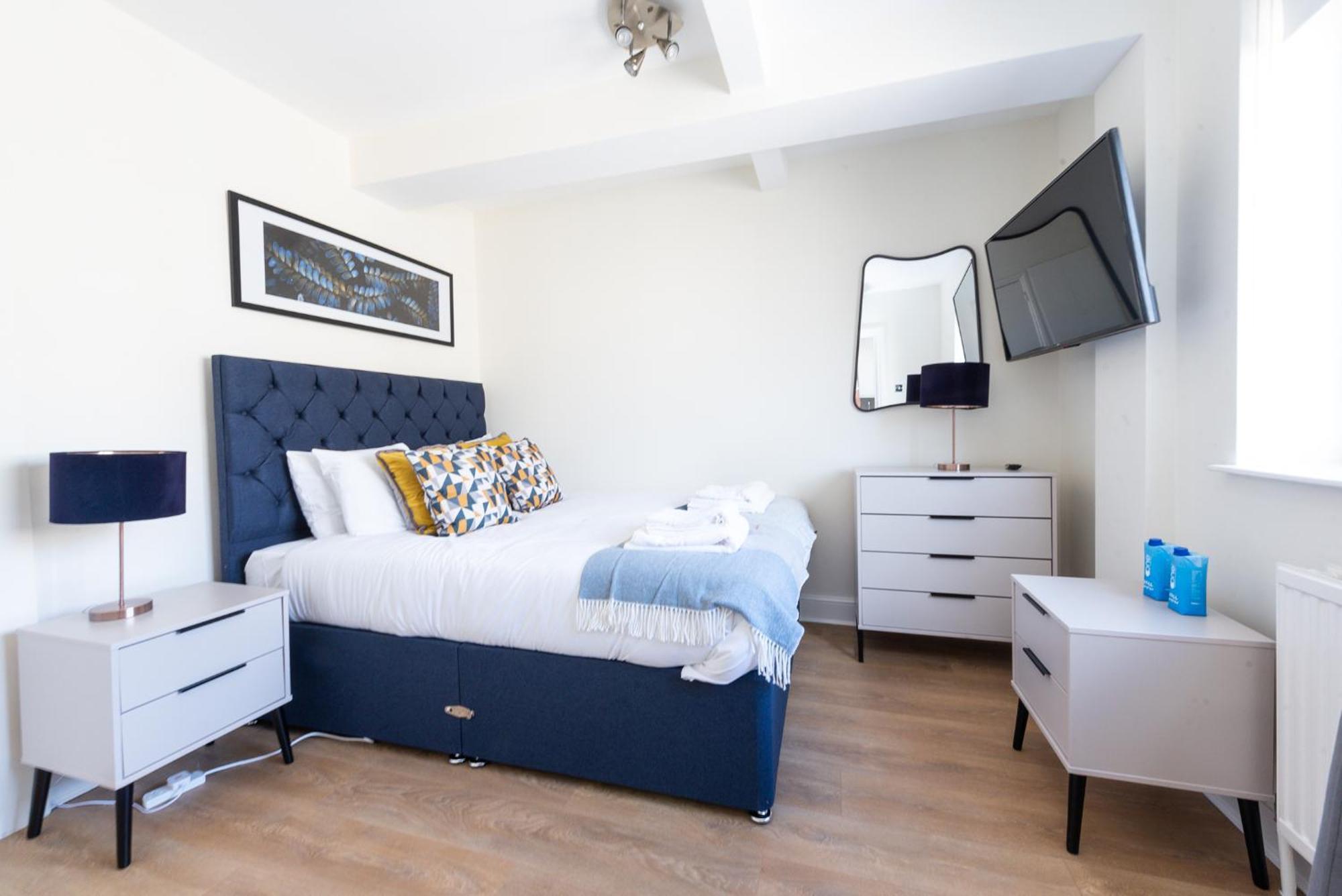 Capital 856, Chelsea Cloisters Apartment