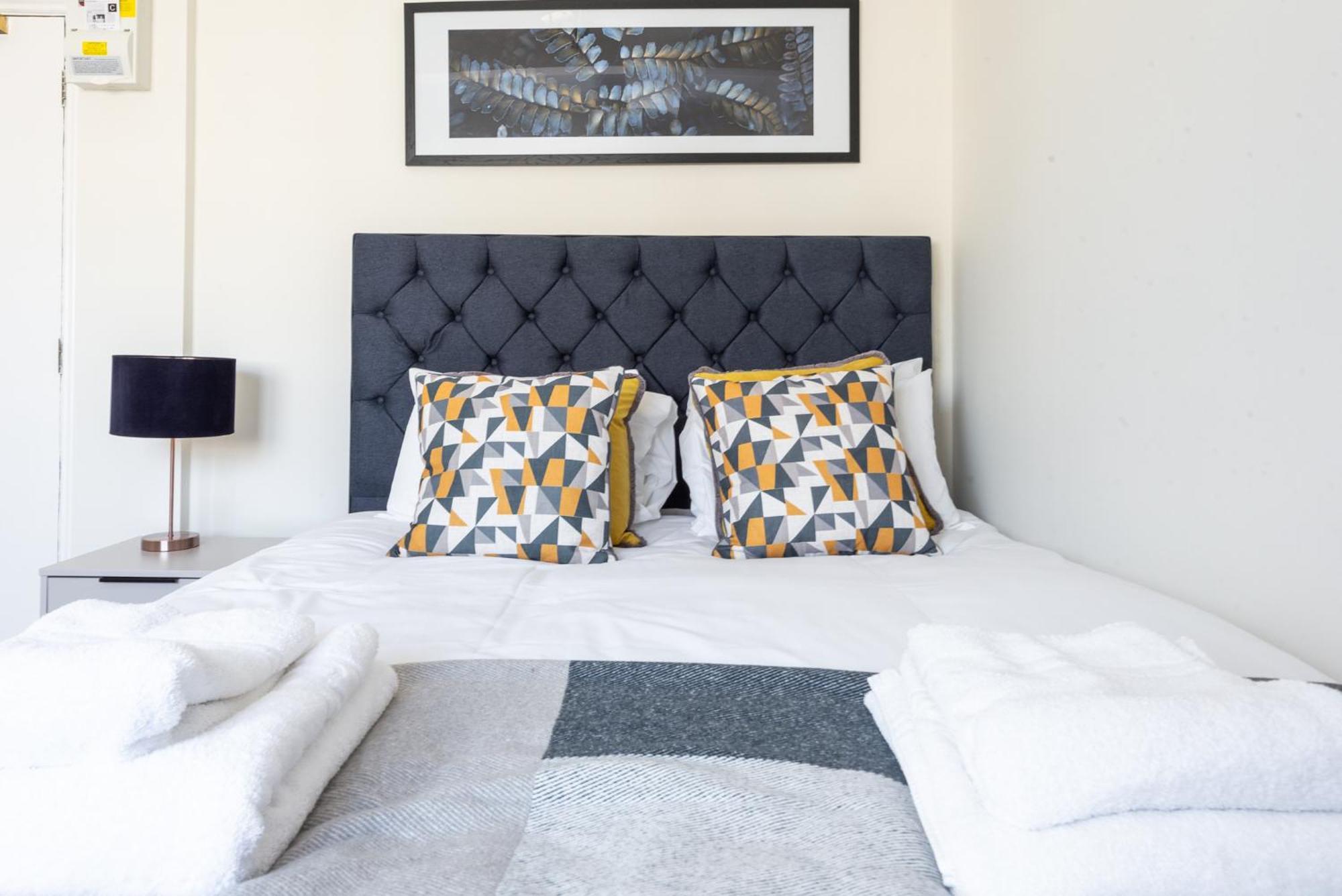 Capital 856, Chelsea Cloisters Apartment