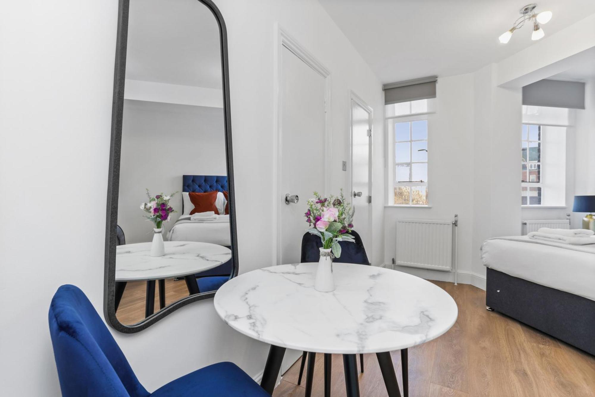Apartment Capital 516, Chelsea Cloisters *