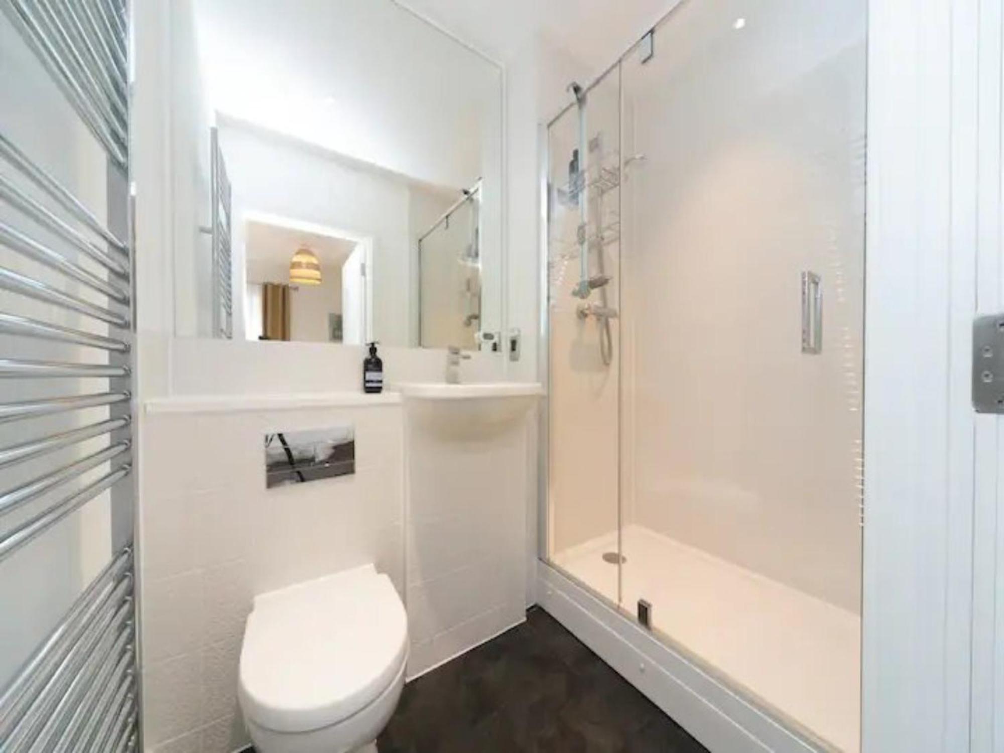 Apartment Pass The Keys Stunning And Stylish Flat Mins From London