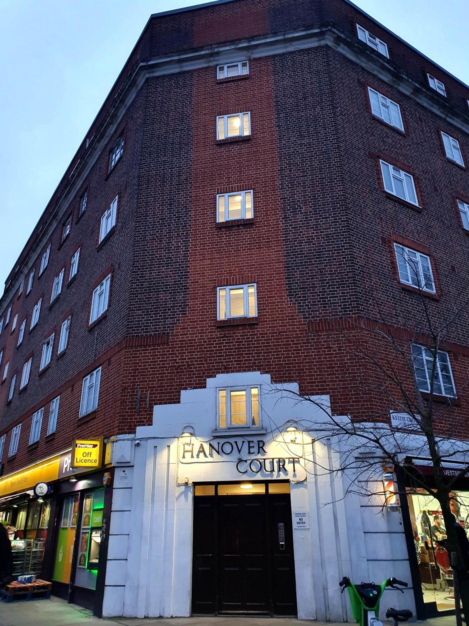 Shepherds Bush Superior Apartment, Center London! London