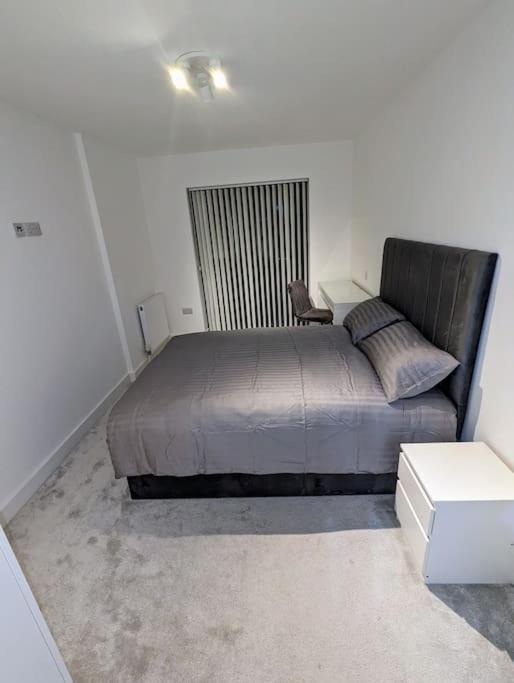 New Lux 1 Or 2 Bed Flats + Car Park + 5min Tube + Fast Wifi Apartment London