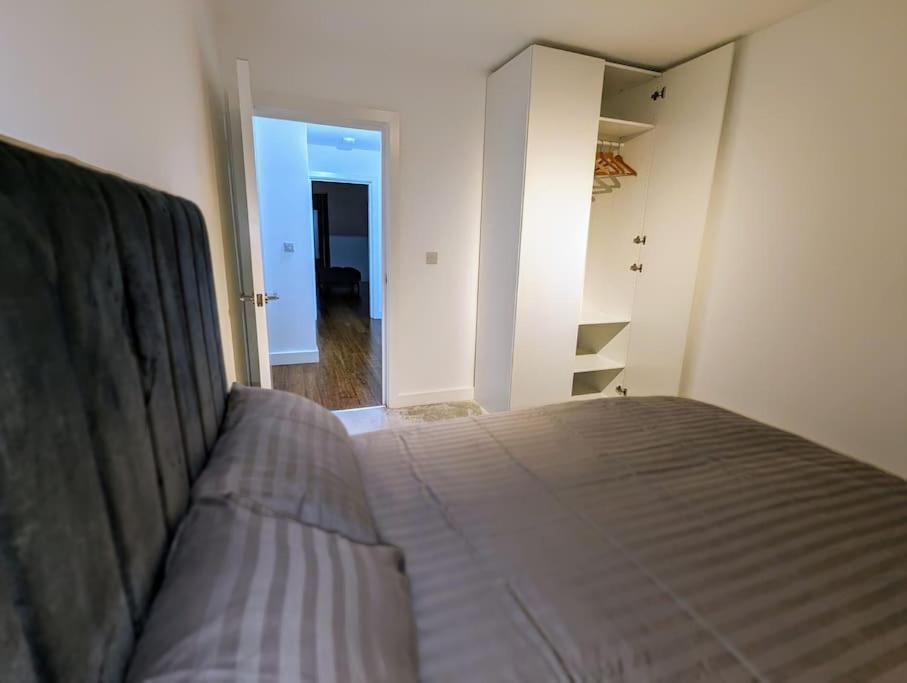 New Lux 1 Or 2 Bed Flats + Car Park + 5min Tube + Fast Wifi Apartment