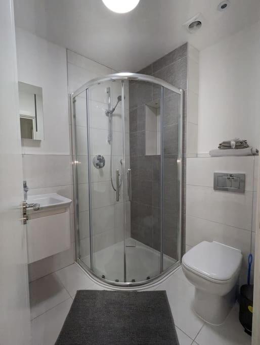 Apartment New Lux 1 Or 2 Bed Flats + Car Park + 5min Tube + Fast Wifi *