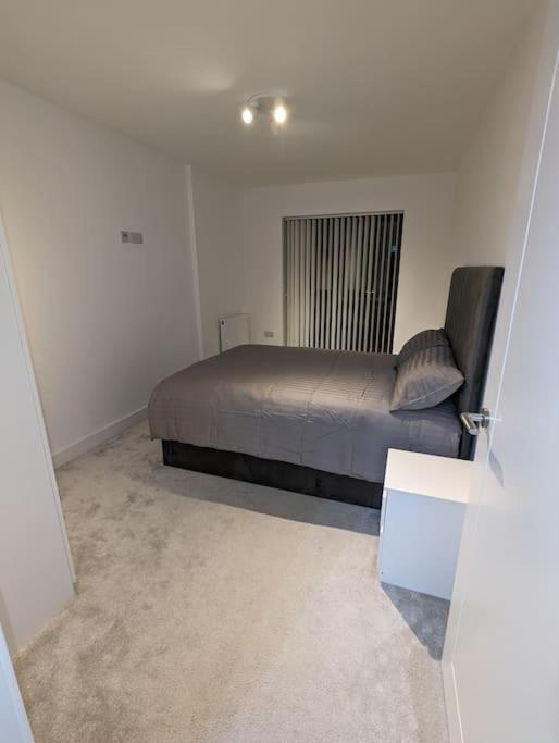 New Lux 1 Or 2 Bed Flats + Car Park + 5min Tube + Fast Wifi London