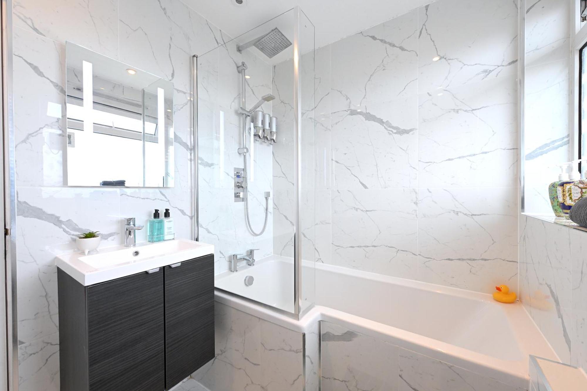 Superb 4 Bedroom Flat In The Heart Of Camden Town Apartment London