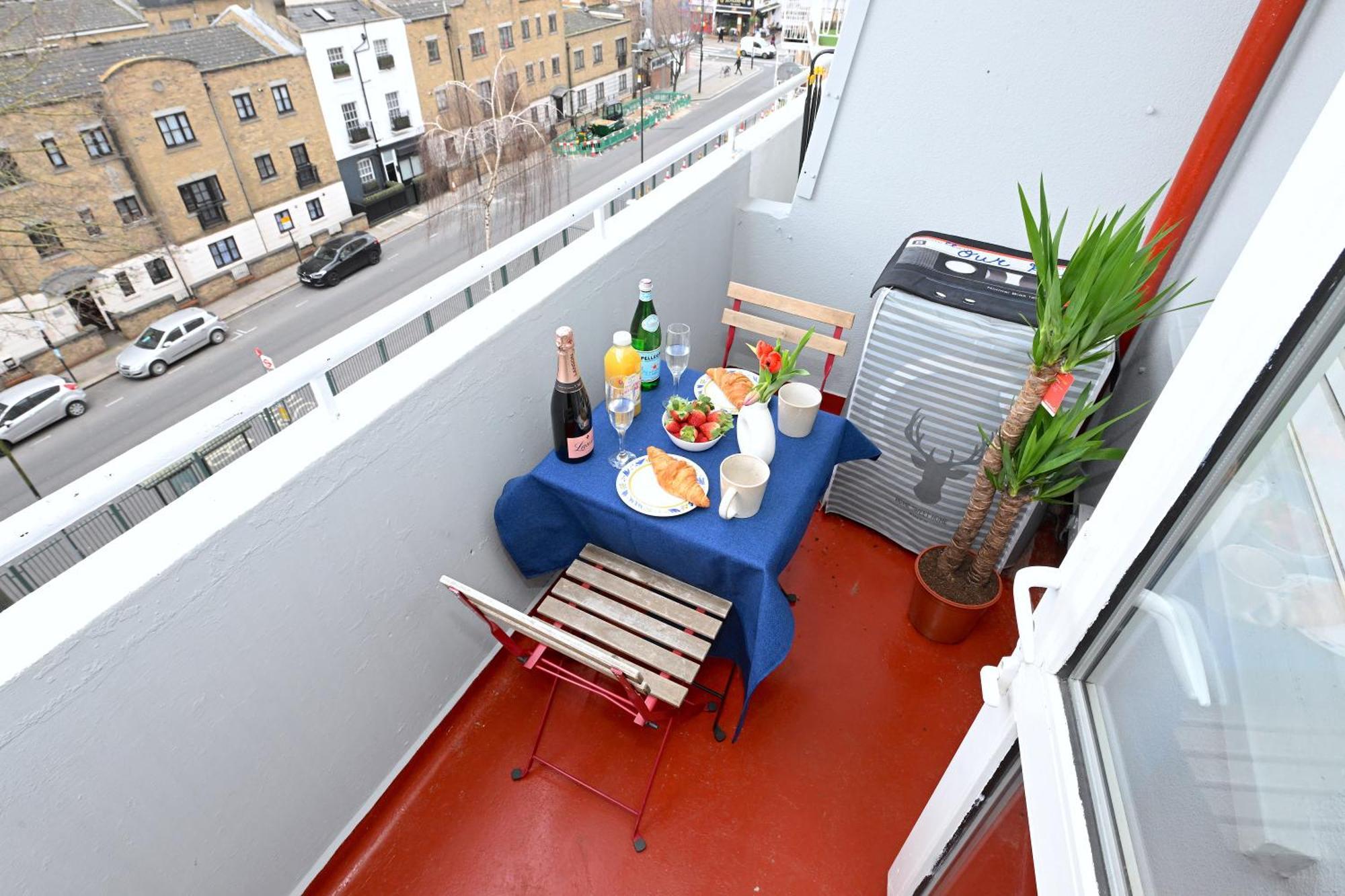 Superb 4 Bedroom Flat In The Heart Of Camden Town *