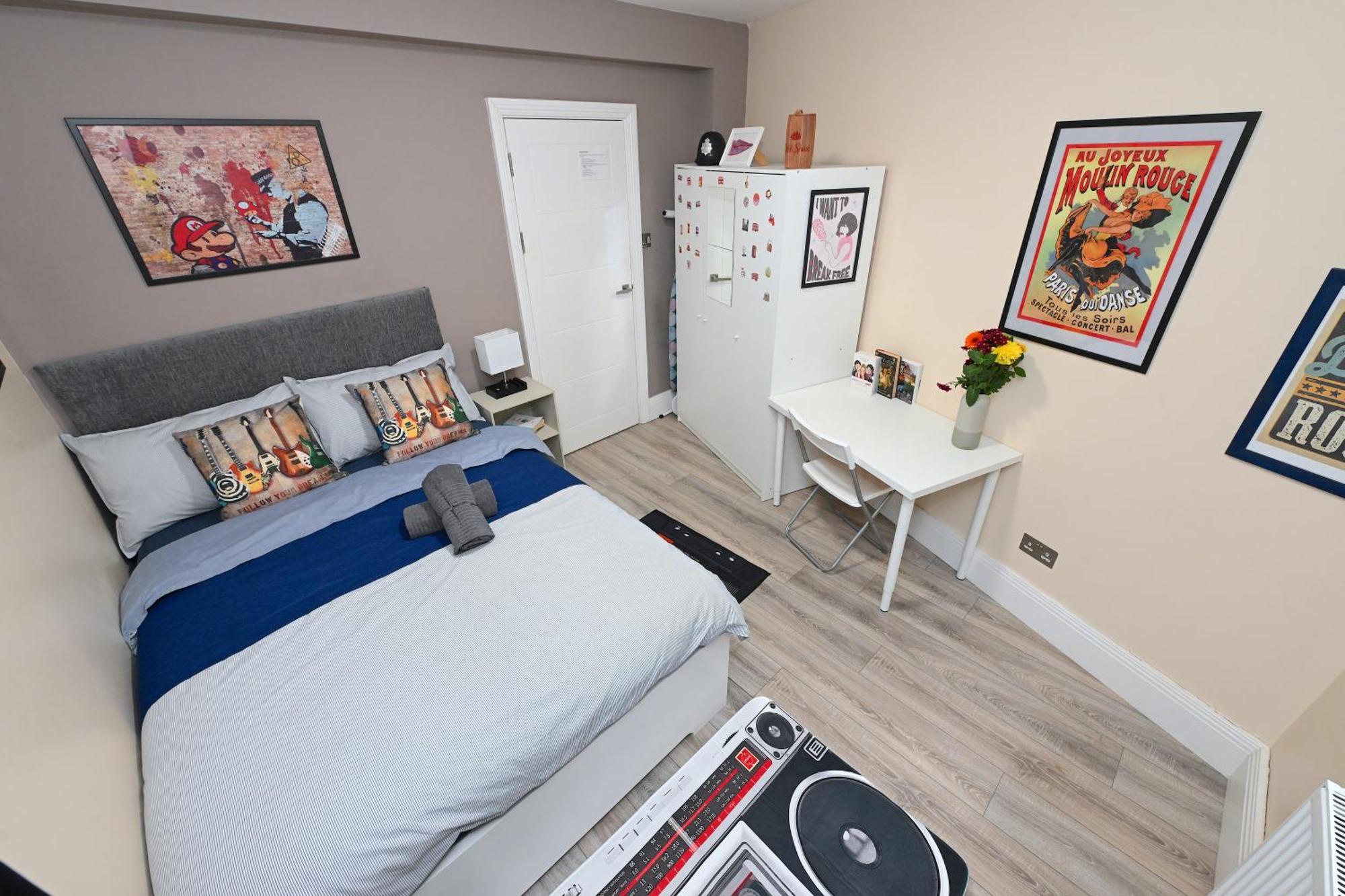 Superb 4 Bedroom Flat In The Heart Of Camden Town
