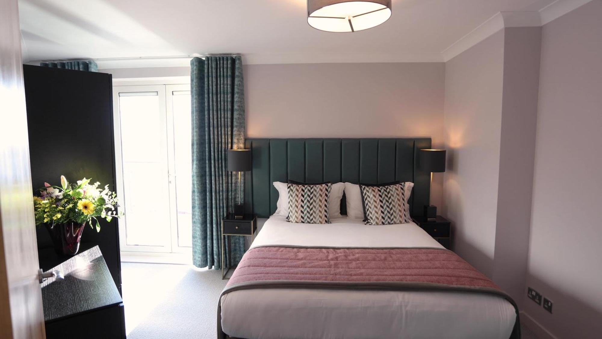 Fraser Place Canary Wharf Apartment *