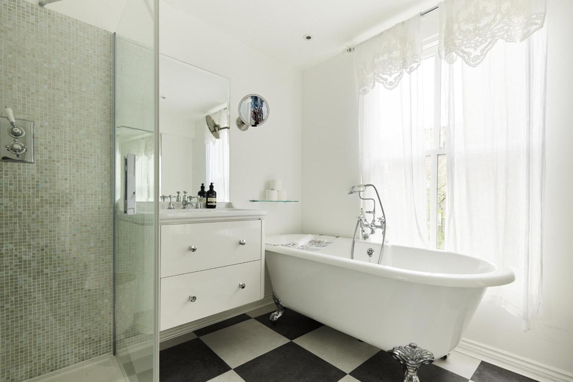 The Designers Kensington - Stylish 1bdr Flat Appartement Londen