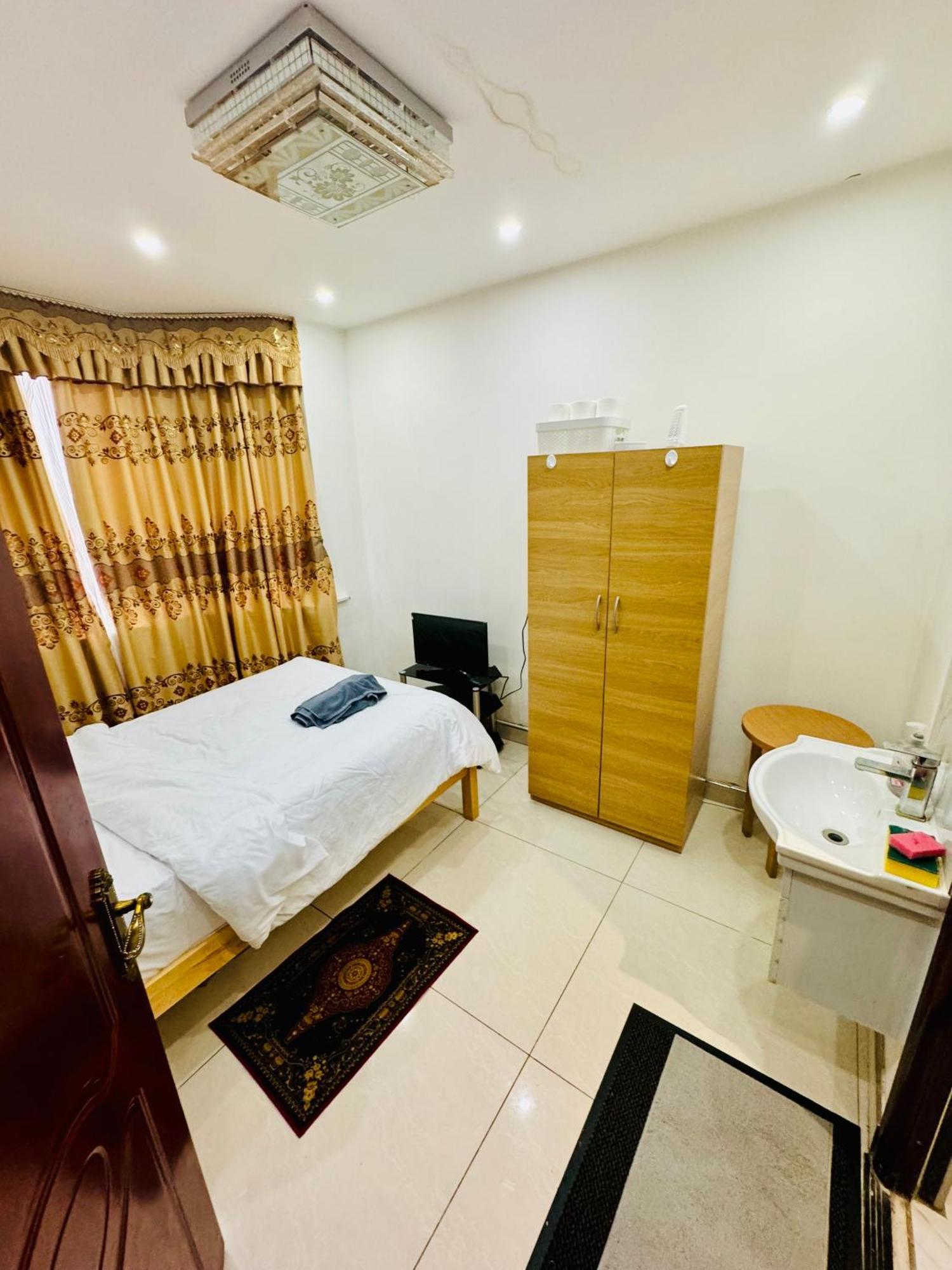 The Great Falcon Bed & Breakfast London