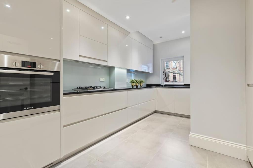 Luxury 3 Bed Flat In Kensington Leilighet