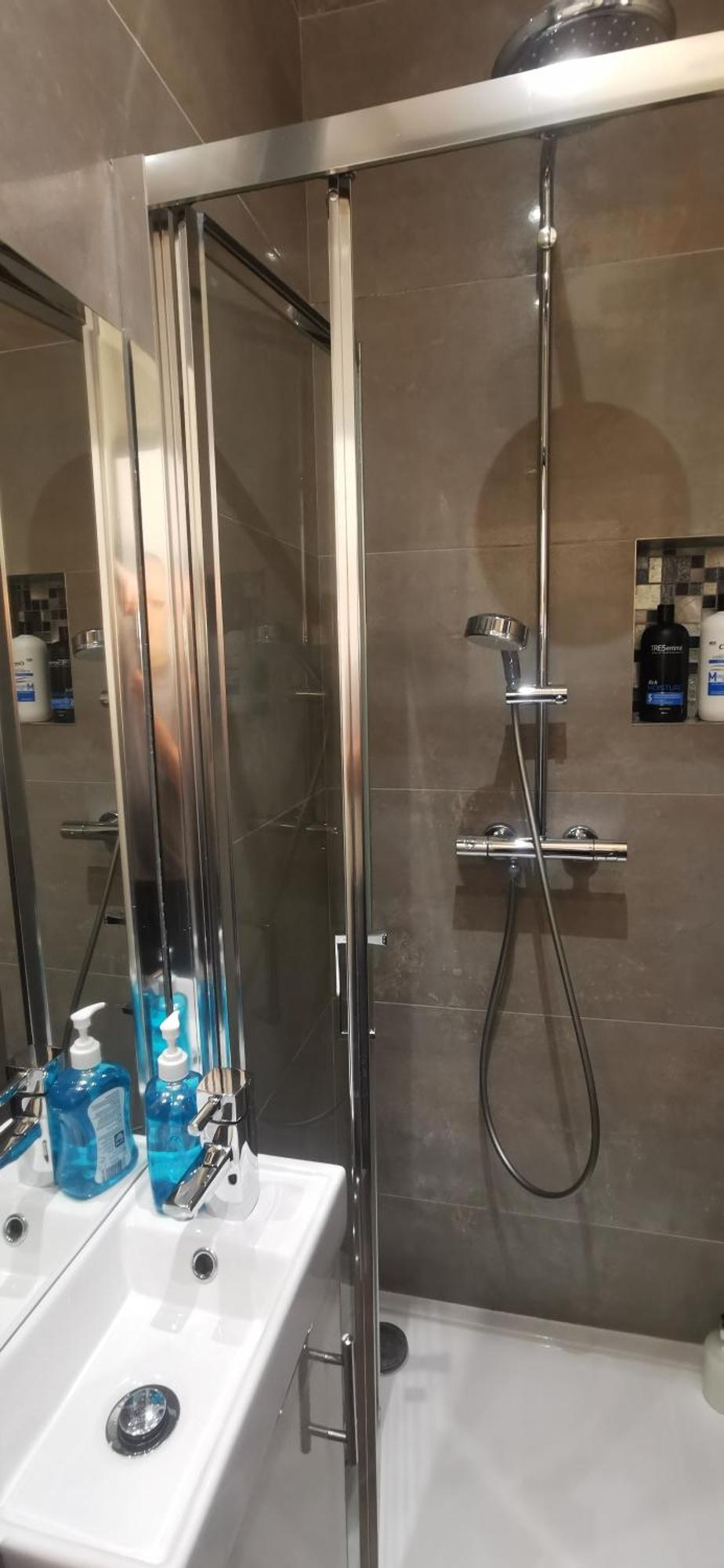 Luxury House Sleeps 13, 2 Minutes To Metro Holiday home London