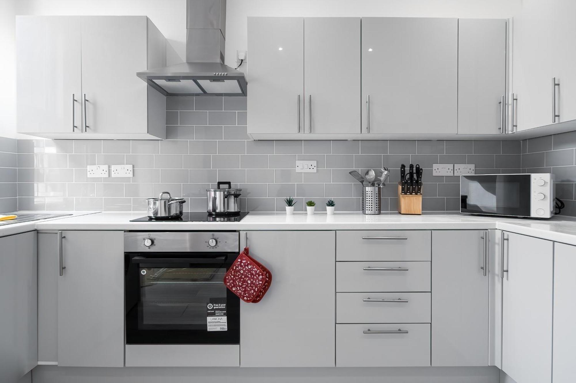 Guest house Modern Studio By Livestay Short Lets & Serviced *