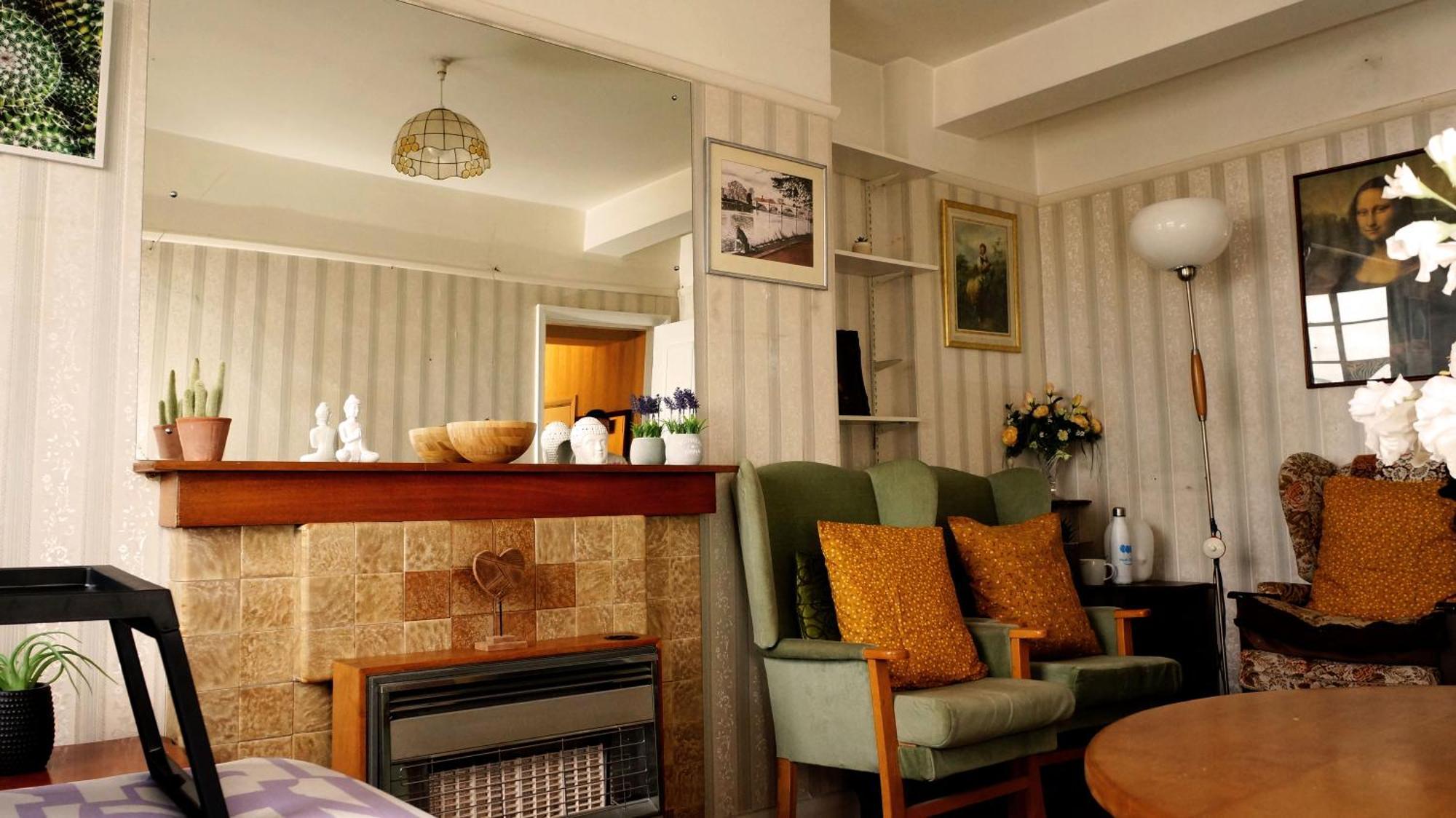 Shepherds Bush Superior Apartment, Center London! London