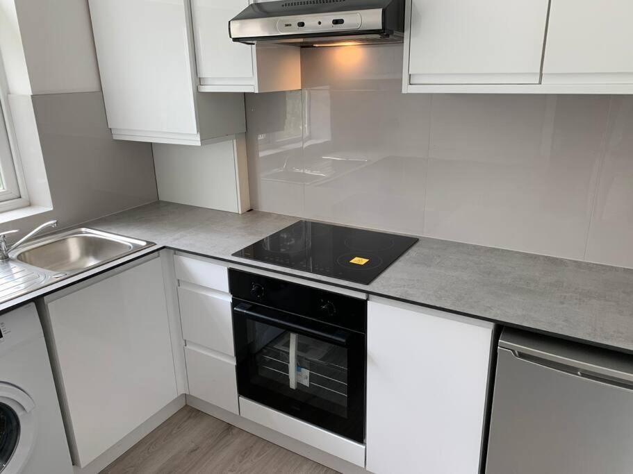 Modern Brand New Build Studio Apartamento Londres