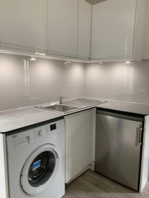 Modern Brand New Build Studio Apartamento