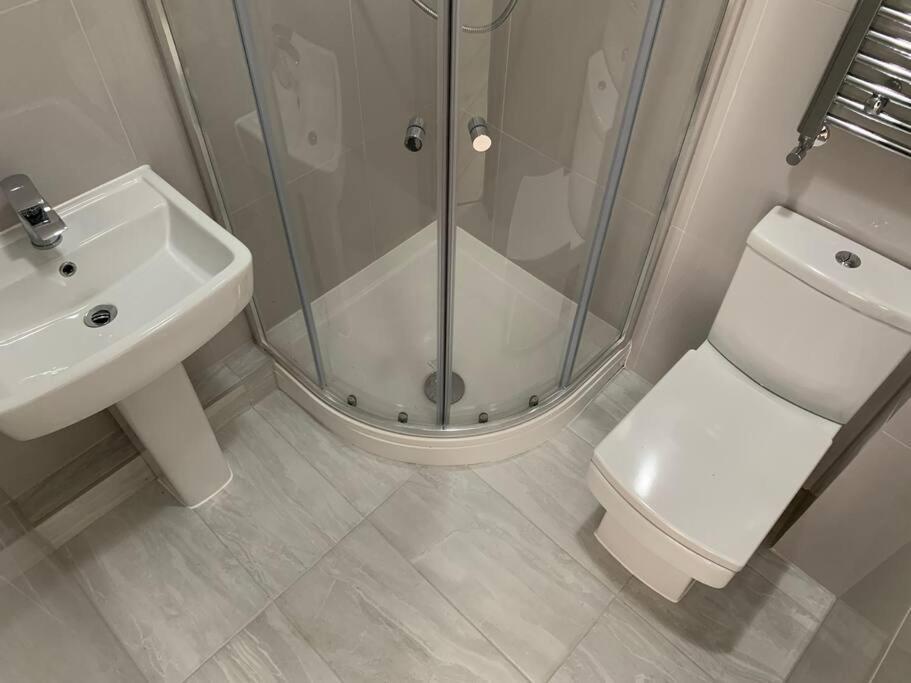 Apartamento Modern Brand New Build Studio Londres