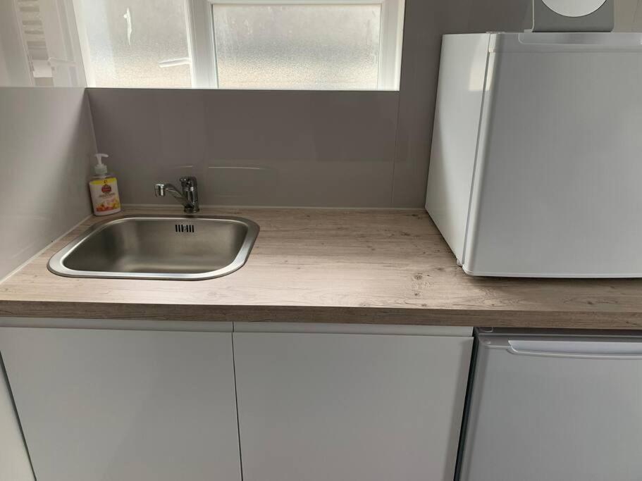 Modern Brand New Build Studio Apartamento Londres