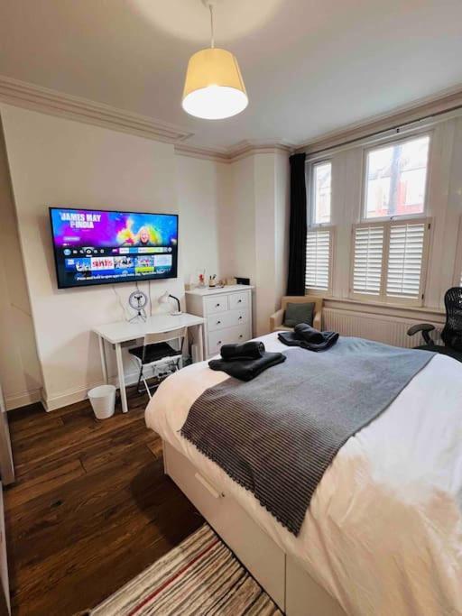 Lovely 2 Bedroom Ground Floor Flat With Garden. Leilighet