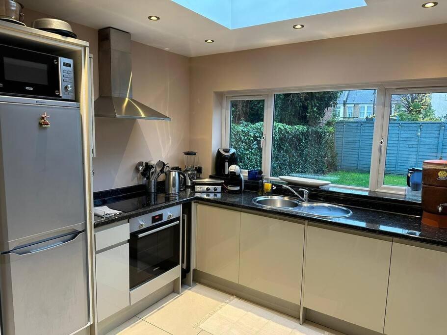 Leilighet Lovely 2 Bedroom Ground Floor Flat With Garden. London