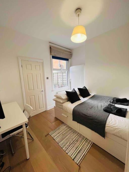 Lovely 2 Bedroom Ground Floor Flat With Garden. Leilighet