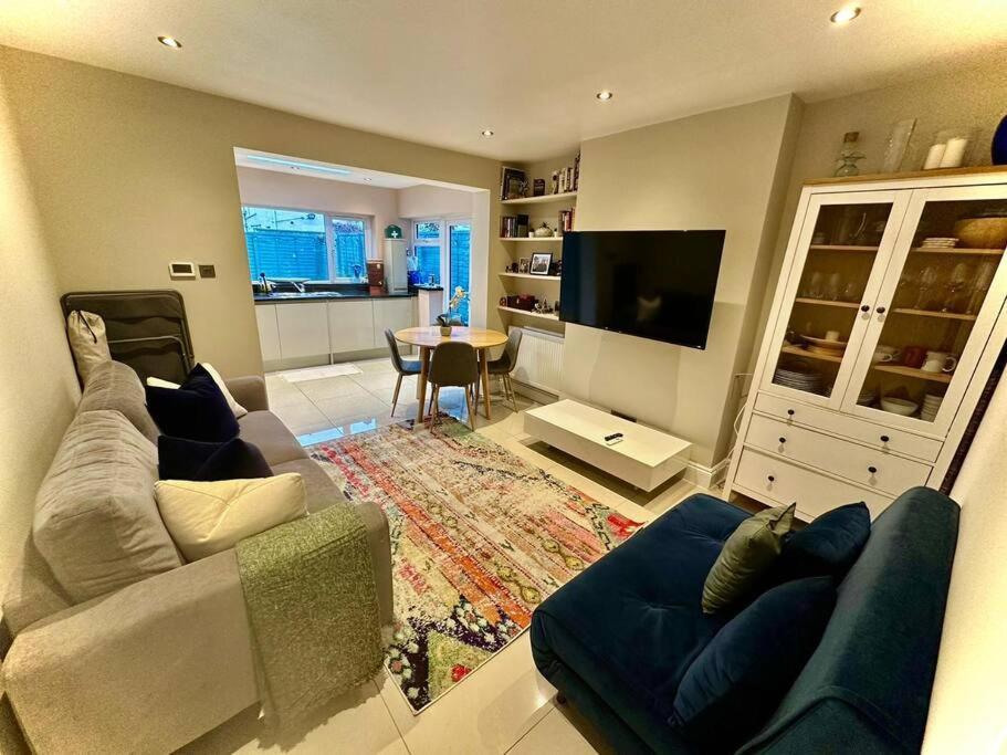 Leilighet Lovely 2 Bedroom Ground Floor Flat With Garden. *