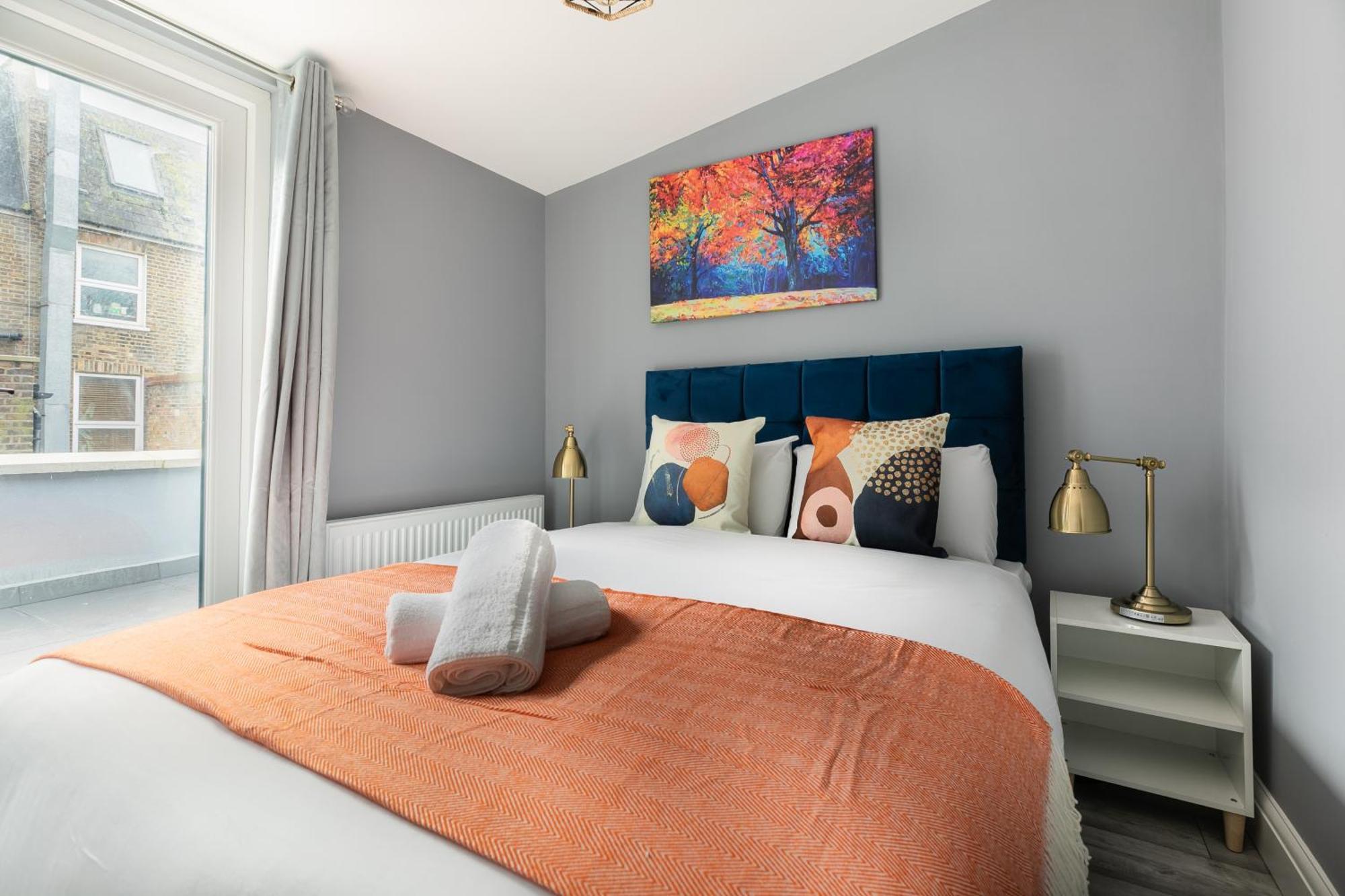 Homely 3 Bedroom House In Hammersmith Apartment