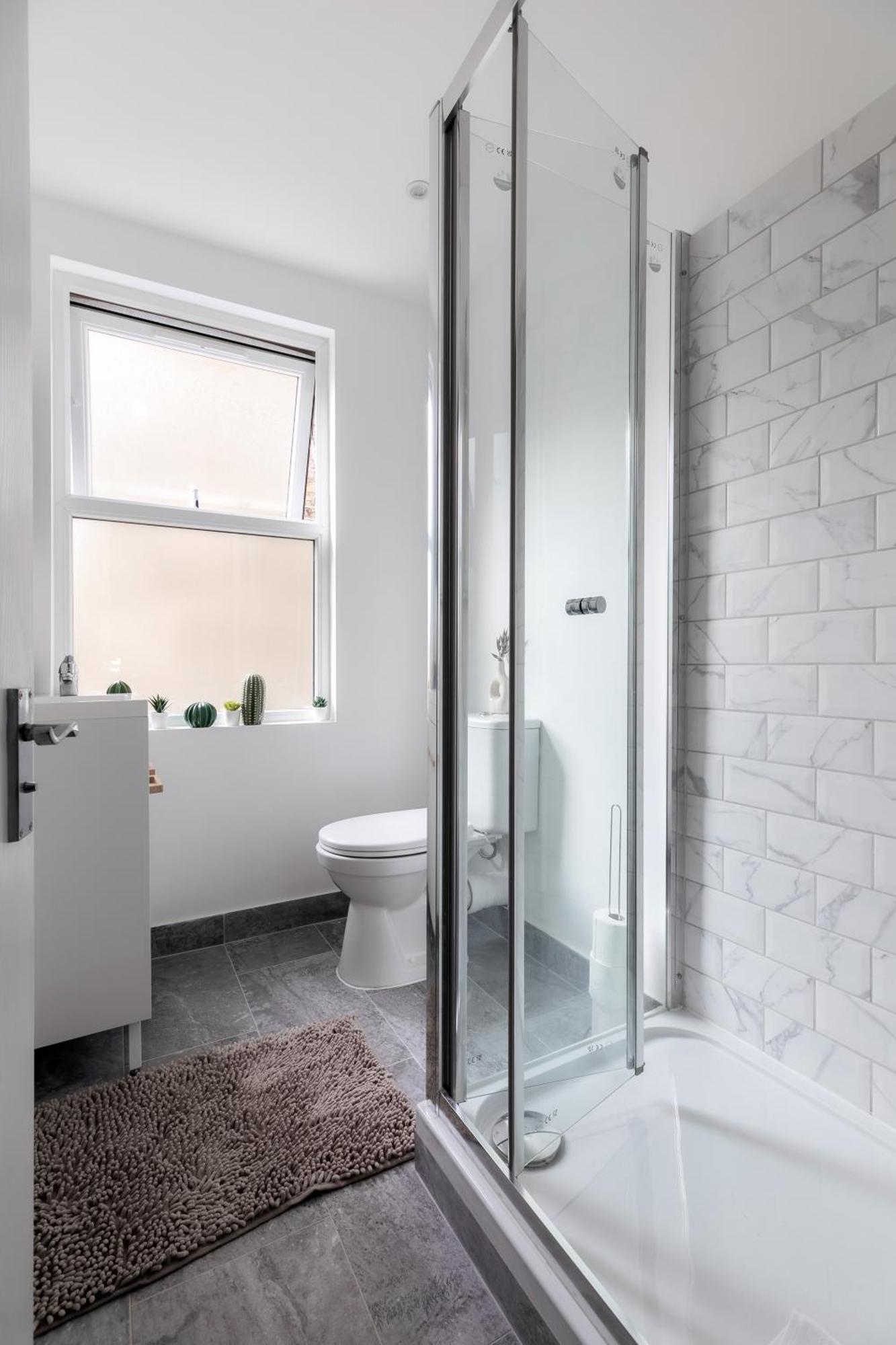 Homely 3 Bedroom House In Hammersmith Apartment